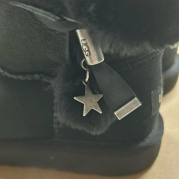 UGG Irina Star Charm Black USA